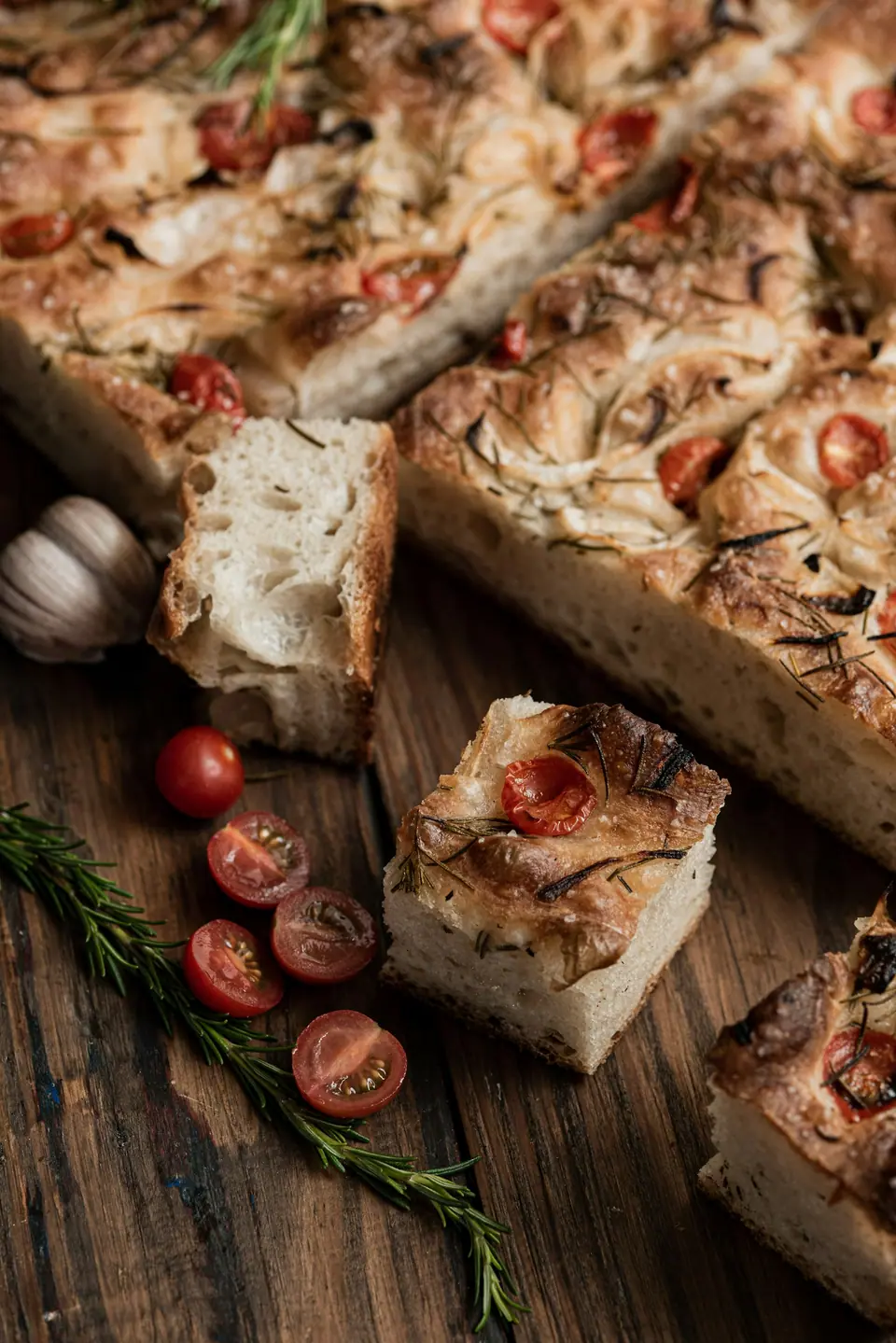 Focaccia cà chua hương thảo