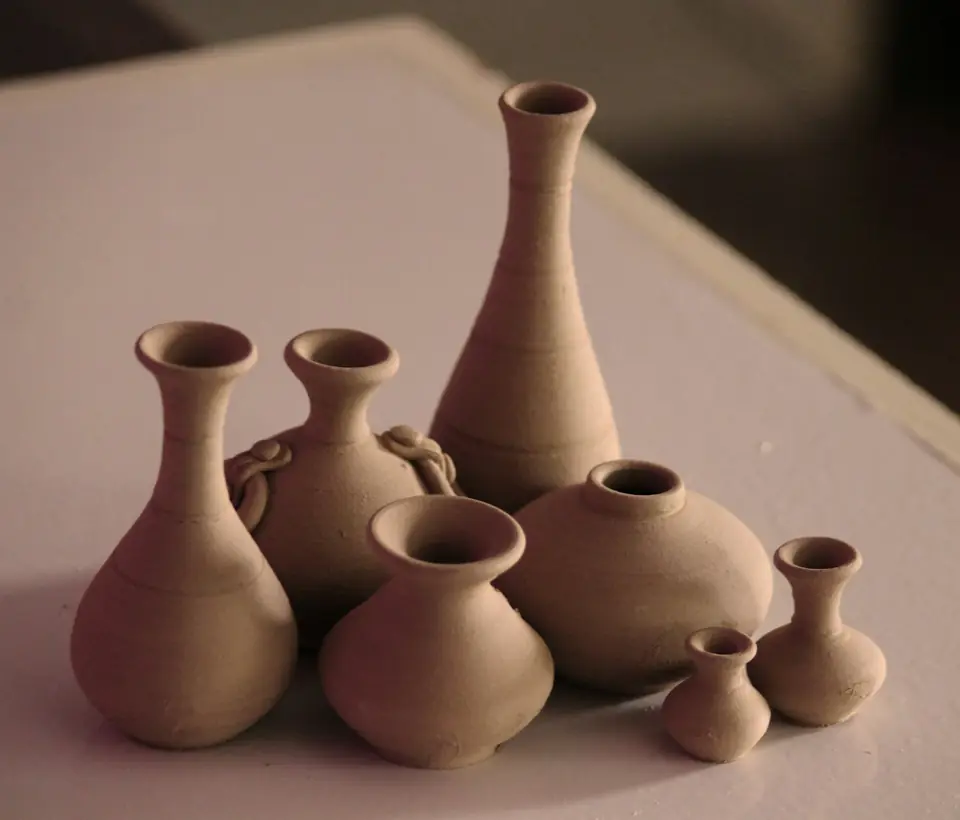 Bình gốm mộc